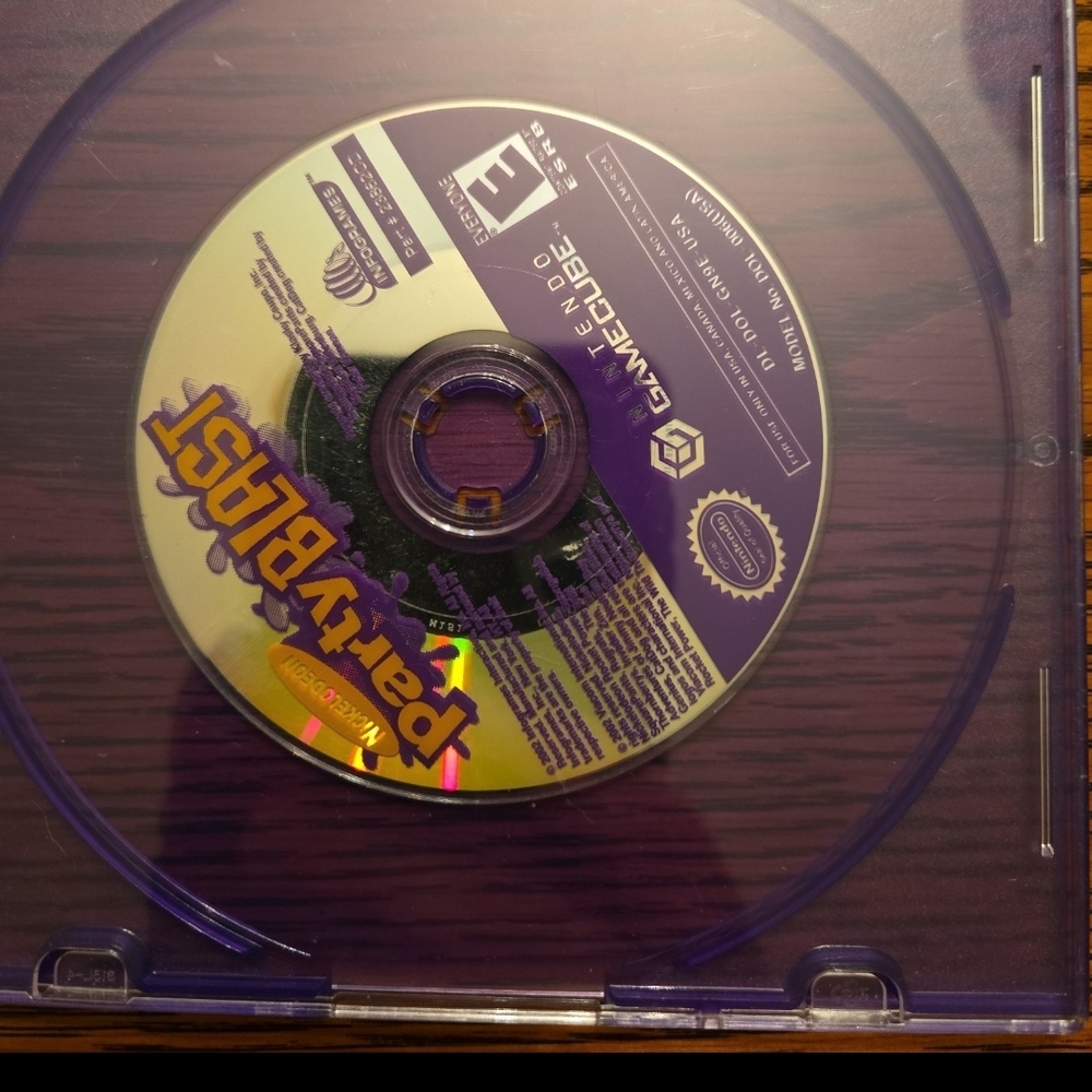 Party Blast (Nintendo GameCube) Purple/Yellow Game Disc